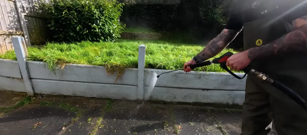 Soft washing a white vinyl fence in Jacksonville, FL